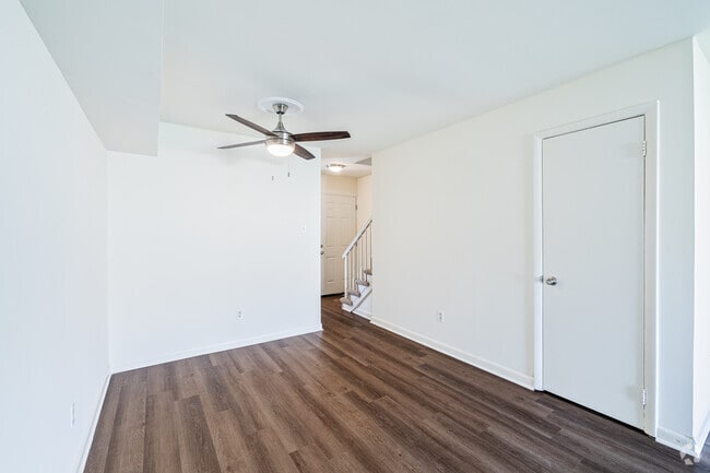 2 habitaciones, 1 baño - 950 pies cuadrados - Comedor - Village at the Arbors