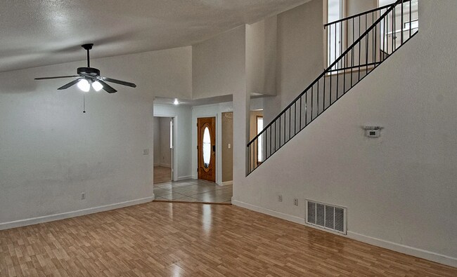 Building Photo - Beautiful 3 Bedroom 2.5 Bath Townhome!