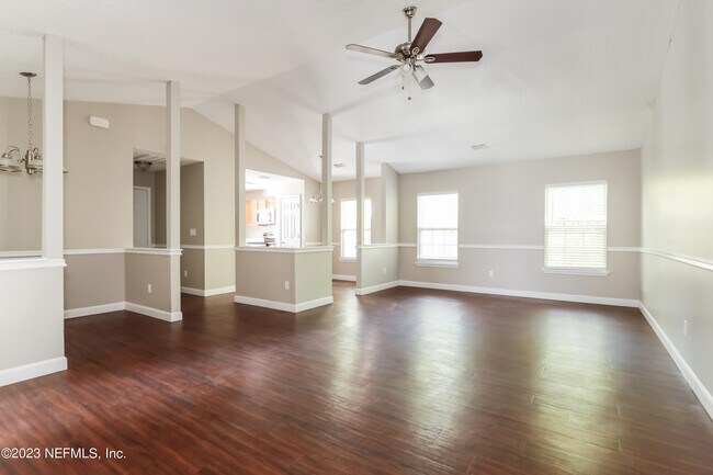 Foto del edificio - 8281 Maple St