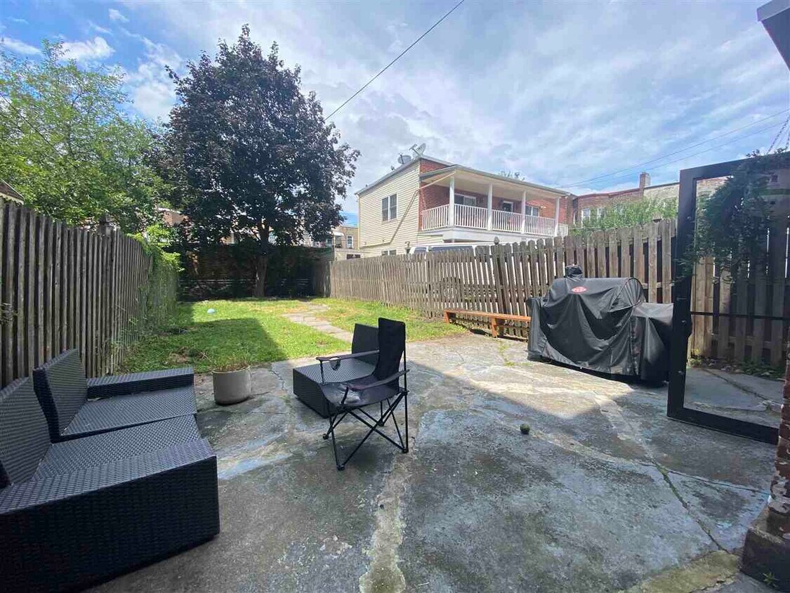 Primary Photo - 85 Palisade Ave