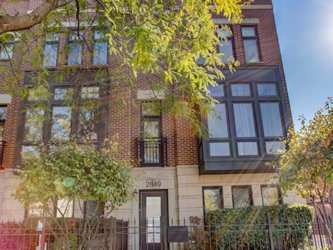 Primary Photo - 2849 N Hermitage Ave