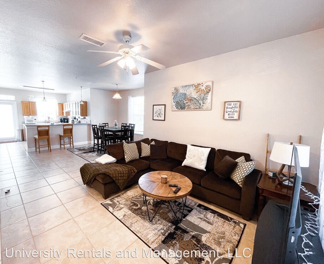 Primary Photo - 2 br, 2.5 bath House - 621 SW 10th Street ...