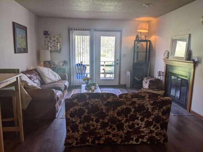 Foto del edificio - 3 Bedroom, 2 Bath Duplex in North Side Iowa City