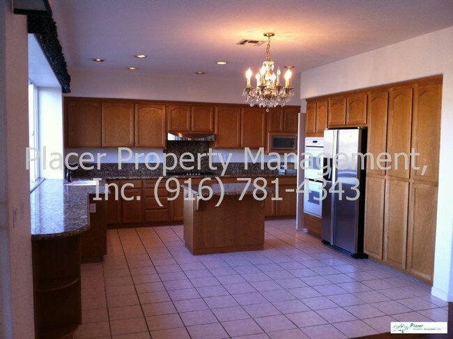 Building Photo - 9940 Village Center Dr