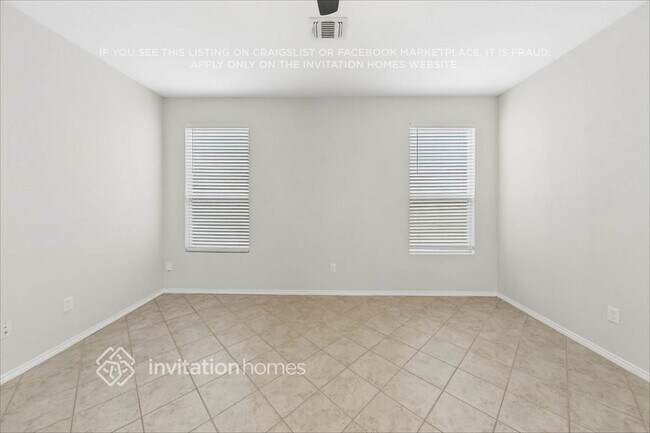 Foto del edificio - 467 Walnut Crest