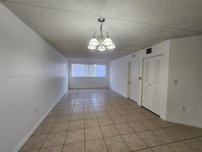 Foto del edificio - 6195 NW 186th St