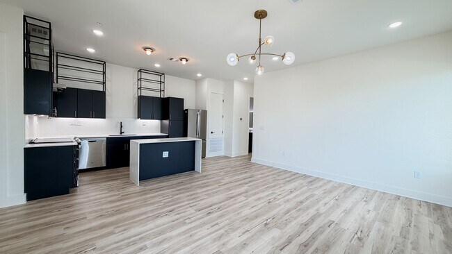 Foto del edificio - Luxury 2-Bed, 2-Bath @ University Oaks!