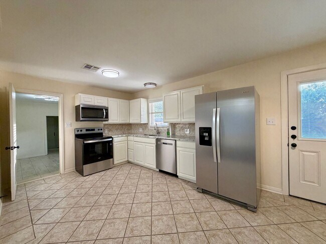 Building Photo - Completely Renovated 3BR / 2BA House | Midway ISD
