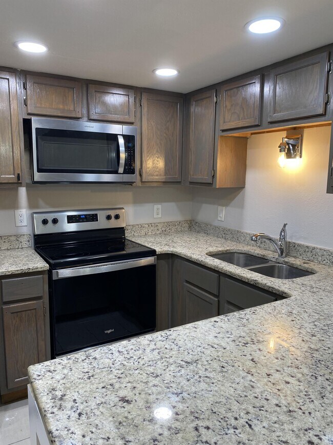 Building Photo - 184 Windtree Ln