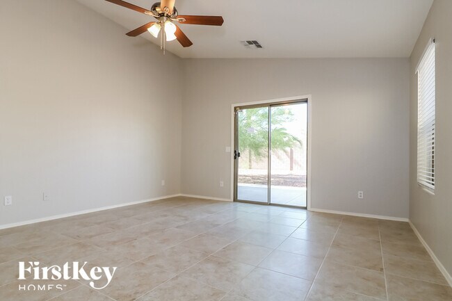 Foto del edificio - 8330 W Kingman St