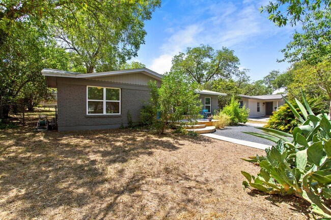 Building Photo - CONTEMPORARY HOME IN ALAMO HEIGHTS