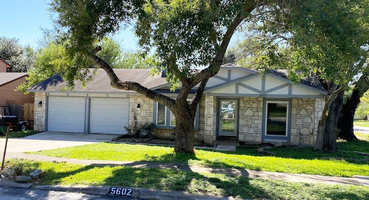 Primary Photo - 5602 Wood Oak