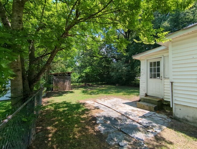 Building Photo - East Ridge 2 Bedroom House
