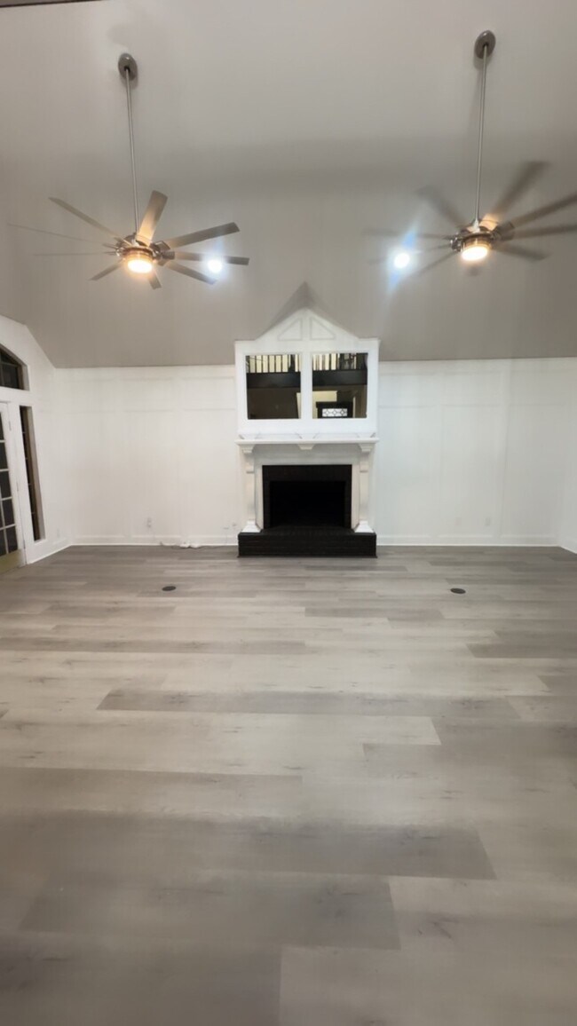 Foto del edificio - 2734 Plantation Wood Ln