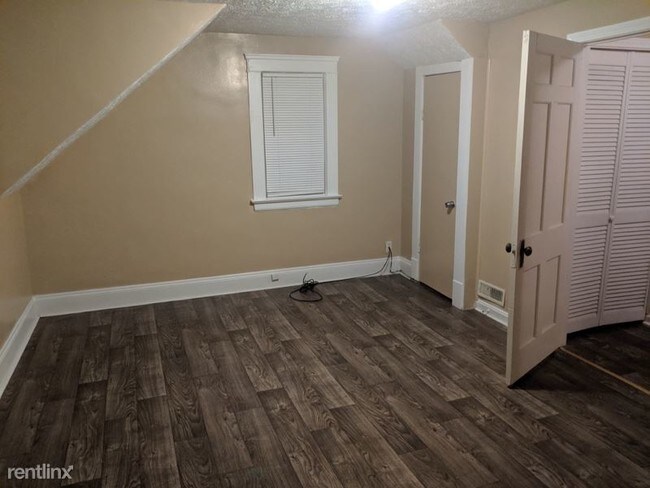 Building Photo - 2 br, 2 bath House - 4660 East 175th St