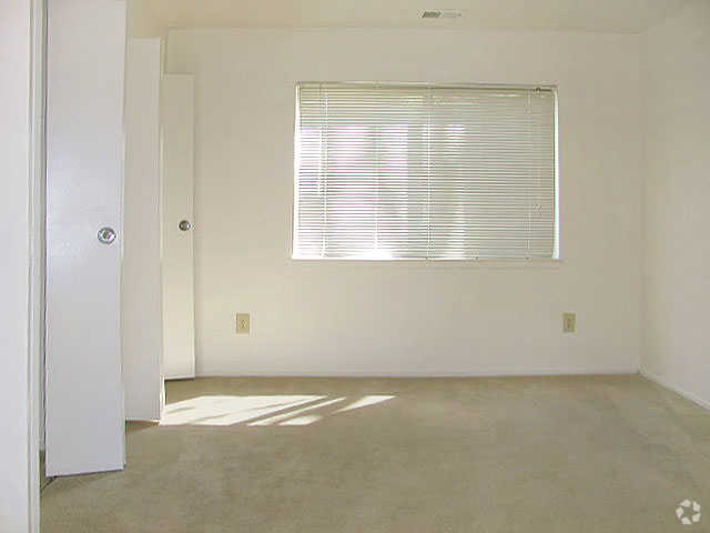 Primer dormitorio - Columbia Landing Apartments