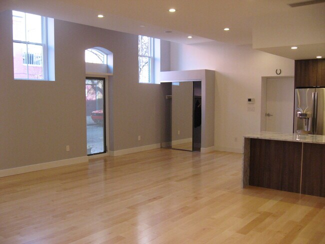 Very Spacious Open Concept - 559 N 20th St