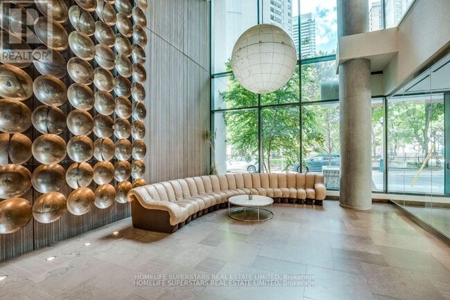 Building Photo - 75 St Nicholas St