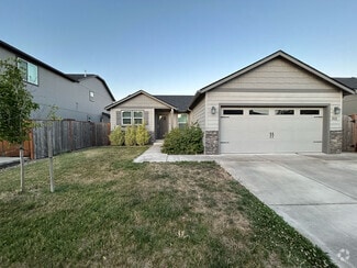 Front Exterior - 511 Casting St SE