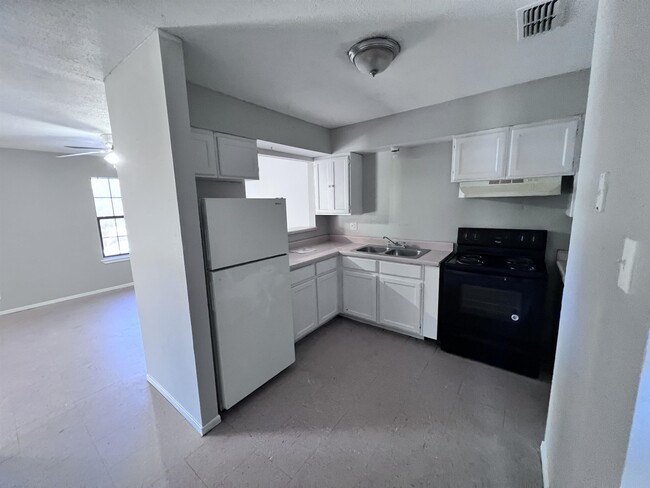 Building Photo - 301 Rio Bravo Dr