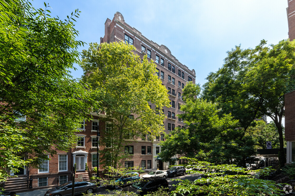 Primary Photo - 15 W 11th St