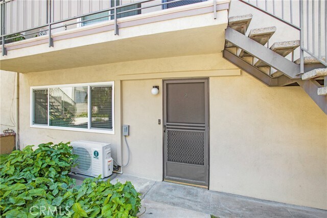 Foto del edificio - 6235 Comstock Ave