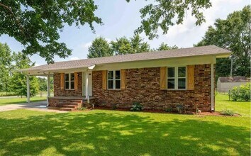 Building Photo - 1803 Greenwood Cove