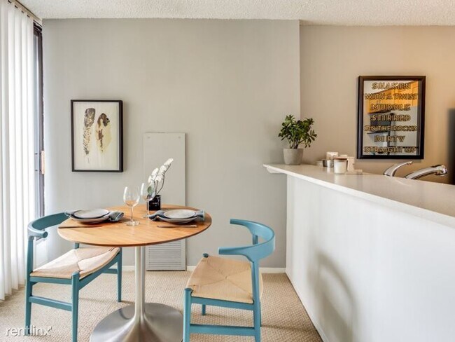 Building Photo - 1 br, 1 bath Condo - 713 N Dearborn St