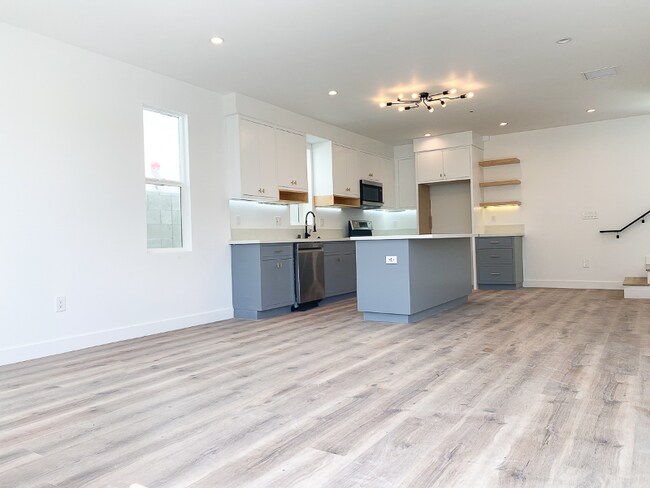 Foto del edificio - 3003 Cloverdale Ave