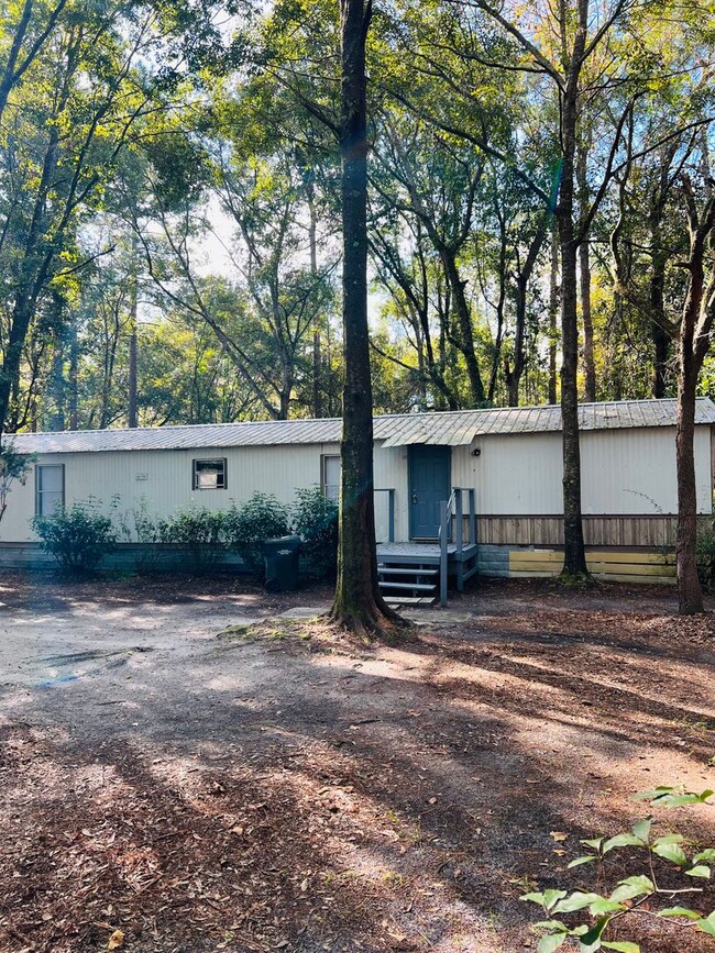 Building Photo - Coming Soon 2 bedroom 2 bathroom single wi...