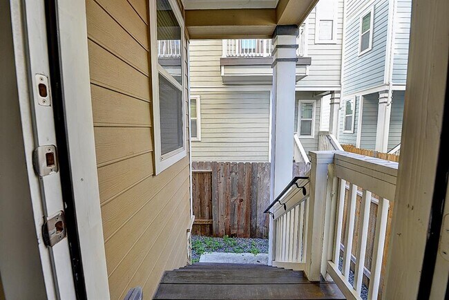 Building Photo - 1221 Nelson Falls Ln