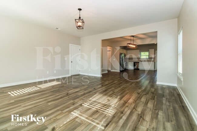 Building Photo - 305 Avalon Wy