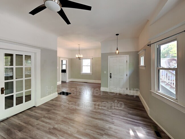 Foto del edificio - 2327 N St