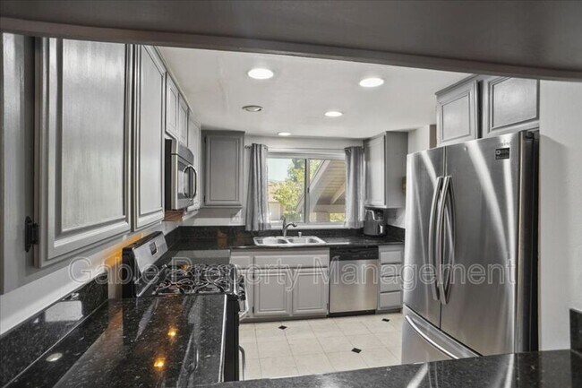 Foto del edificio - 26136 Rainbow Glen Dr
