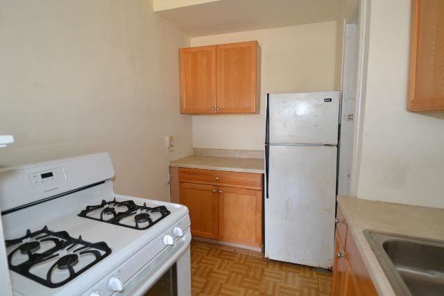 Foto del edificio - 1211 W Elmdale Ave