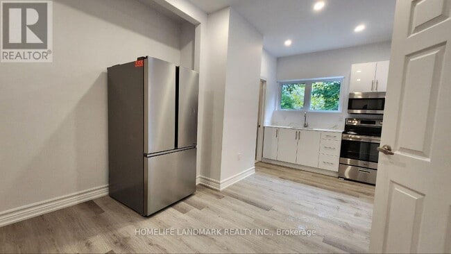 Photo du bâtiment - 325-325 Simcoe St S