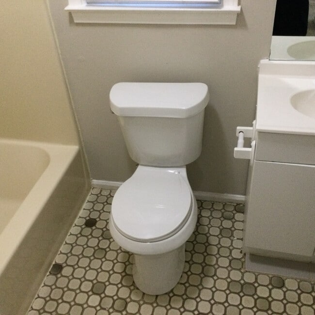 Building Photo - 5345 Ridgemere Ct