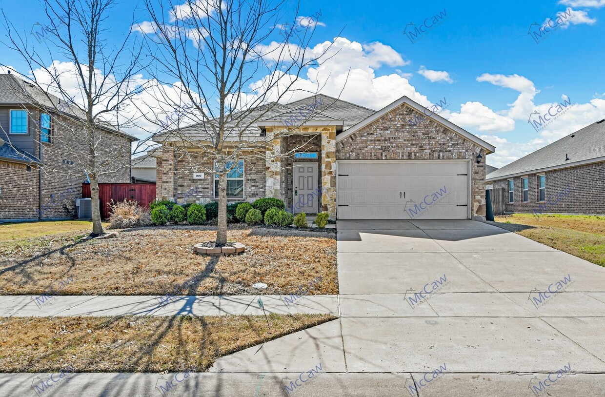 Primary Photo - Beautiful 4/2 Home in Waxahachie!