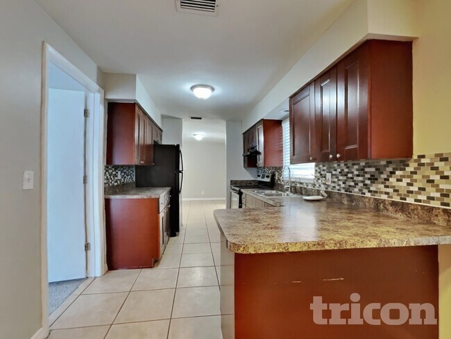 Foto del edificio - 1753 Linwood Cir