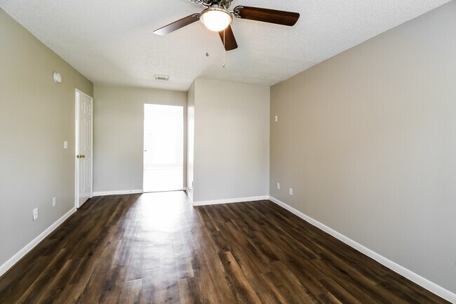 Foto del edificio - 5306 Spring Branch Dr