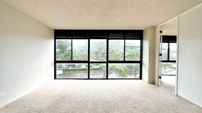 Building Photo - SPACIOUS 2 BED/2 BATH/1 PRKG & WASHER/DRYE...