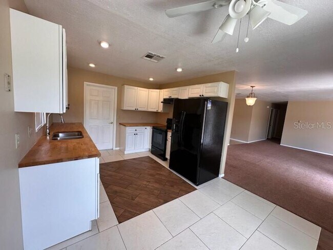 Foto del edificio - 350 Buttonwood Dr