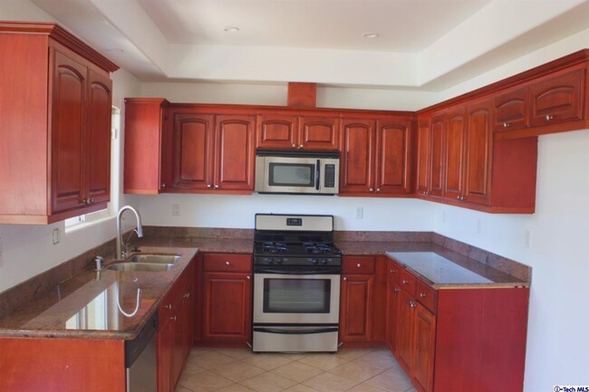 Foto del edificio - 2663 Montrose Ave