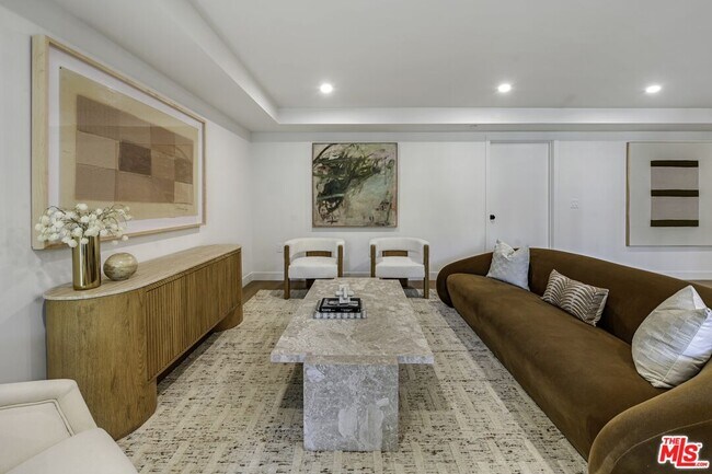 Foto del edificio - 333 N Palm Dr