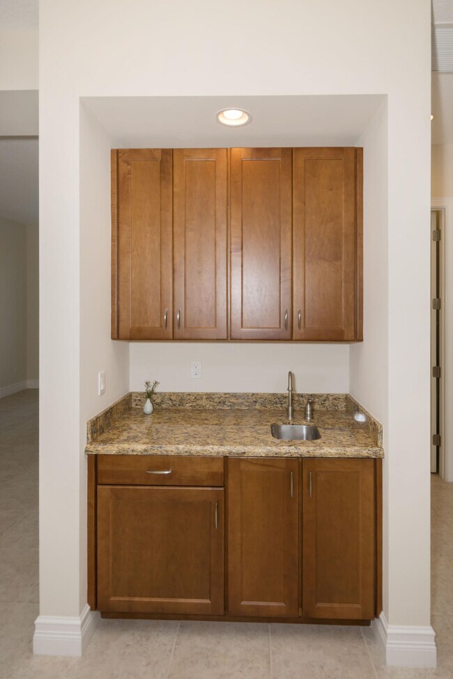 Building Photo - 9548 Eden Roc Ct
