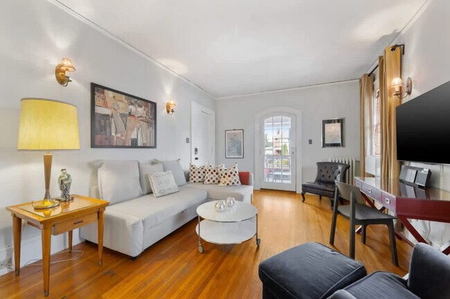 Foto del edificio - 536 Hawthorne Ln