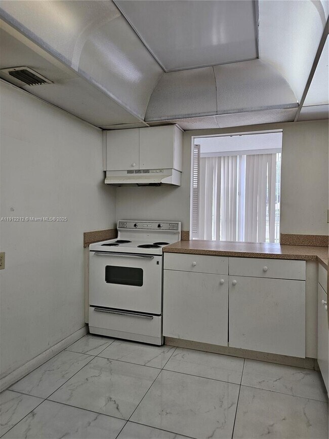 Building Photo - 2000 Atlantic Shores Blvd