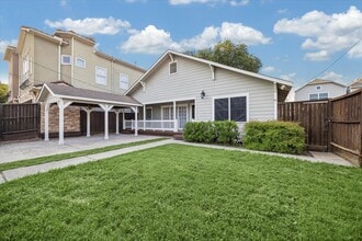 Building Photo - 1221 Aurora St