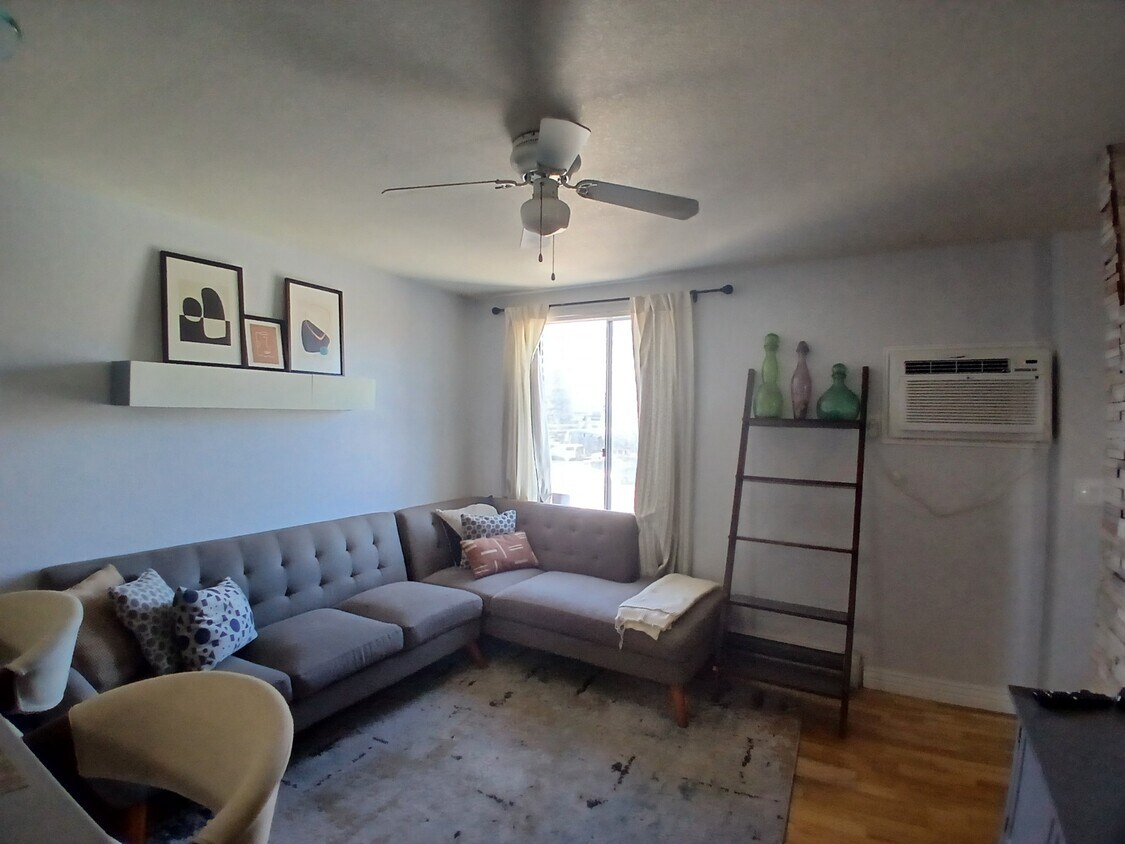 Foto principal - 1833 N Williams St