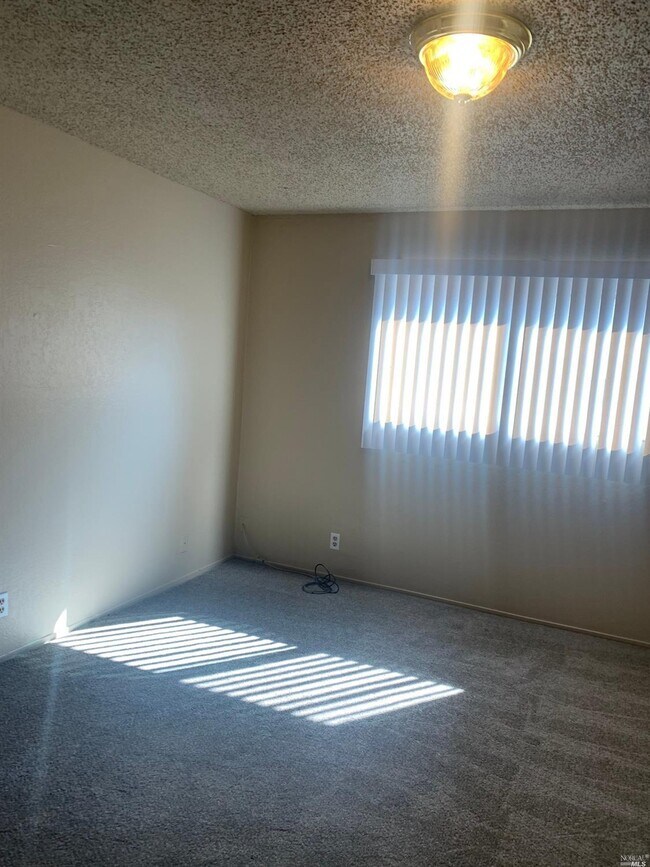 Building Photo - 242 Bel Air Dr